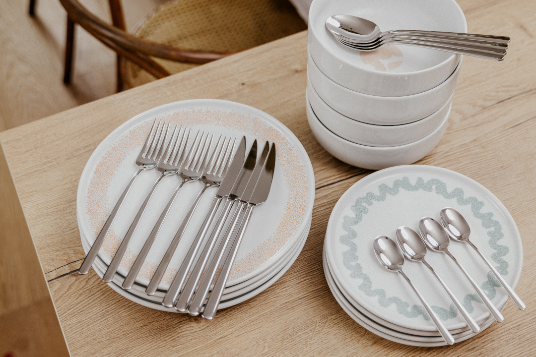 Slavíme 2. narozeniny s novými příbory a porcelánem