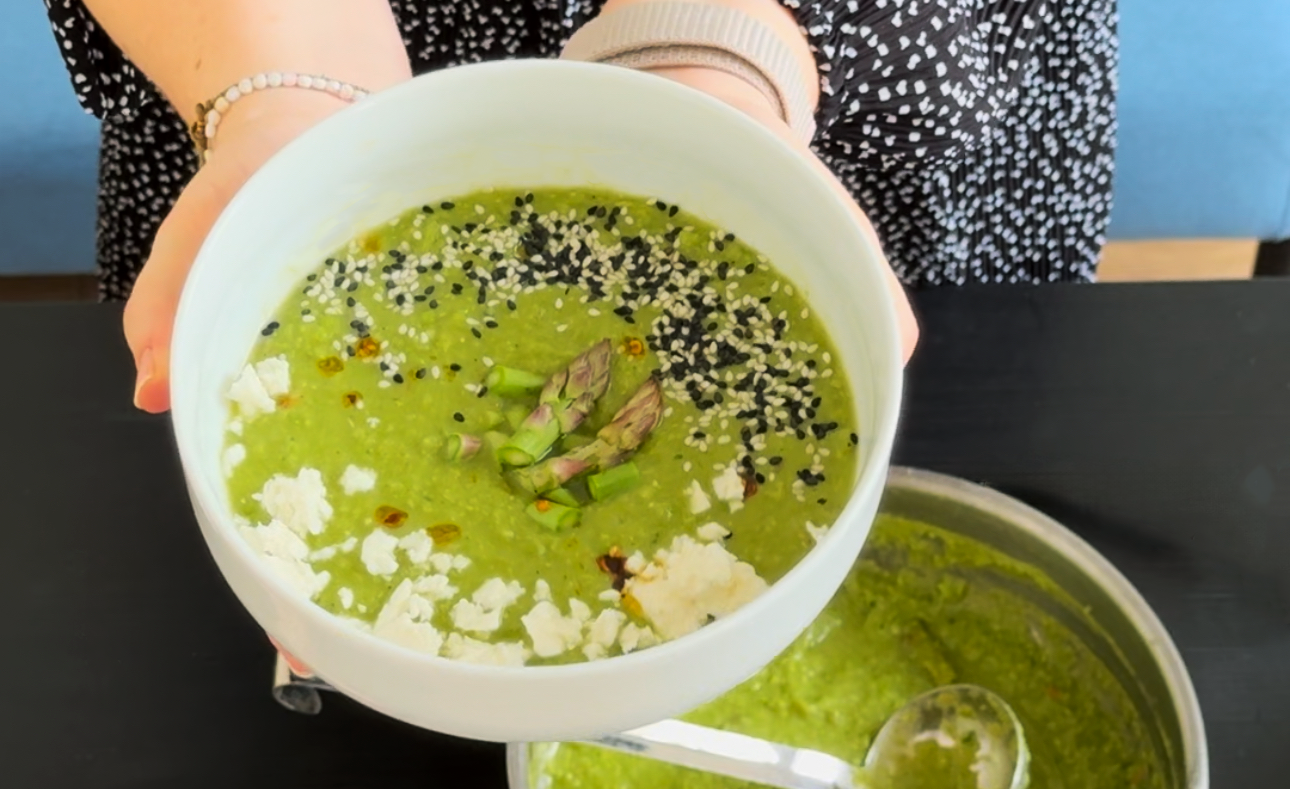 Jednoduchá špargľovo-hrachová polievka 🌿🥣