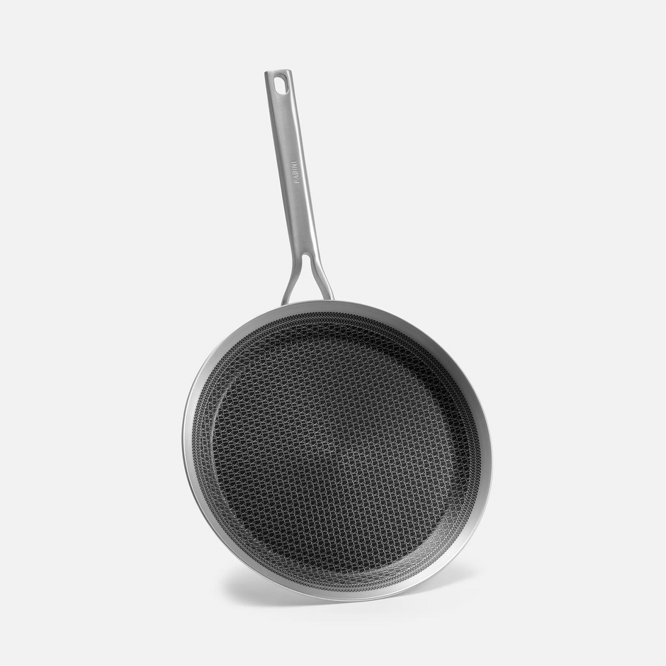 Palacinková panvica FABINI & Těhotnej kuchař 2.0, ø 28 cm - Panvica z nerezovej ocele s hybridným keramickým povrchom z viacvrstvovej nerezovej ocele
