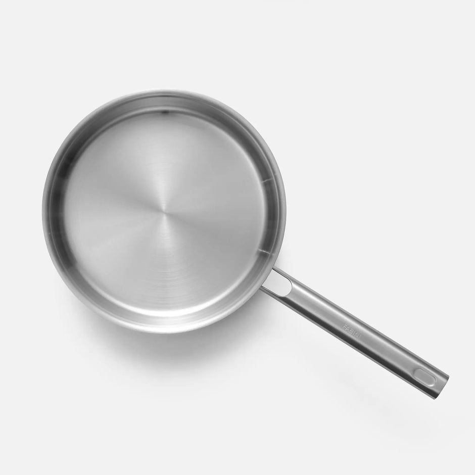 Hlboká panvica Core Standard, ø 24 cm (2,5 l) - Nerezová beznitová panvica z jednovrstvovej nerezovej ocele s pokrievkou