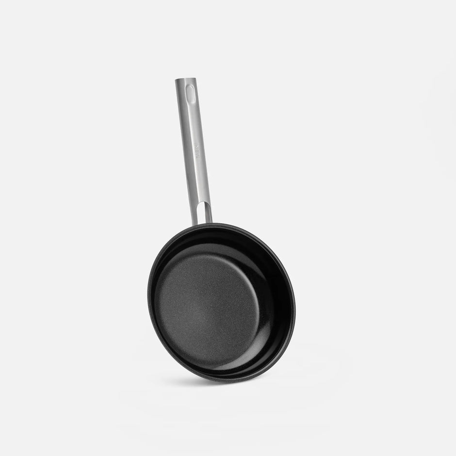 Sada panvíc Core Standard, 2 diely - Nepriľnavé nerezové beznitové panvice z jednovrstvovej nerezovej ocele