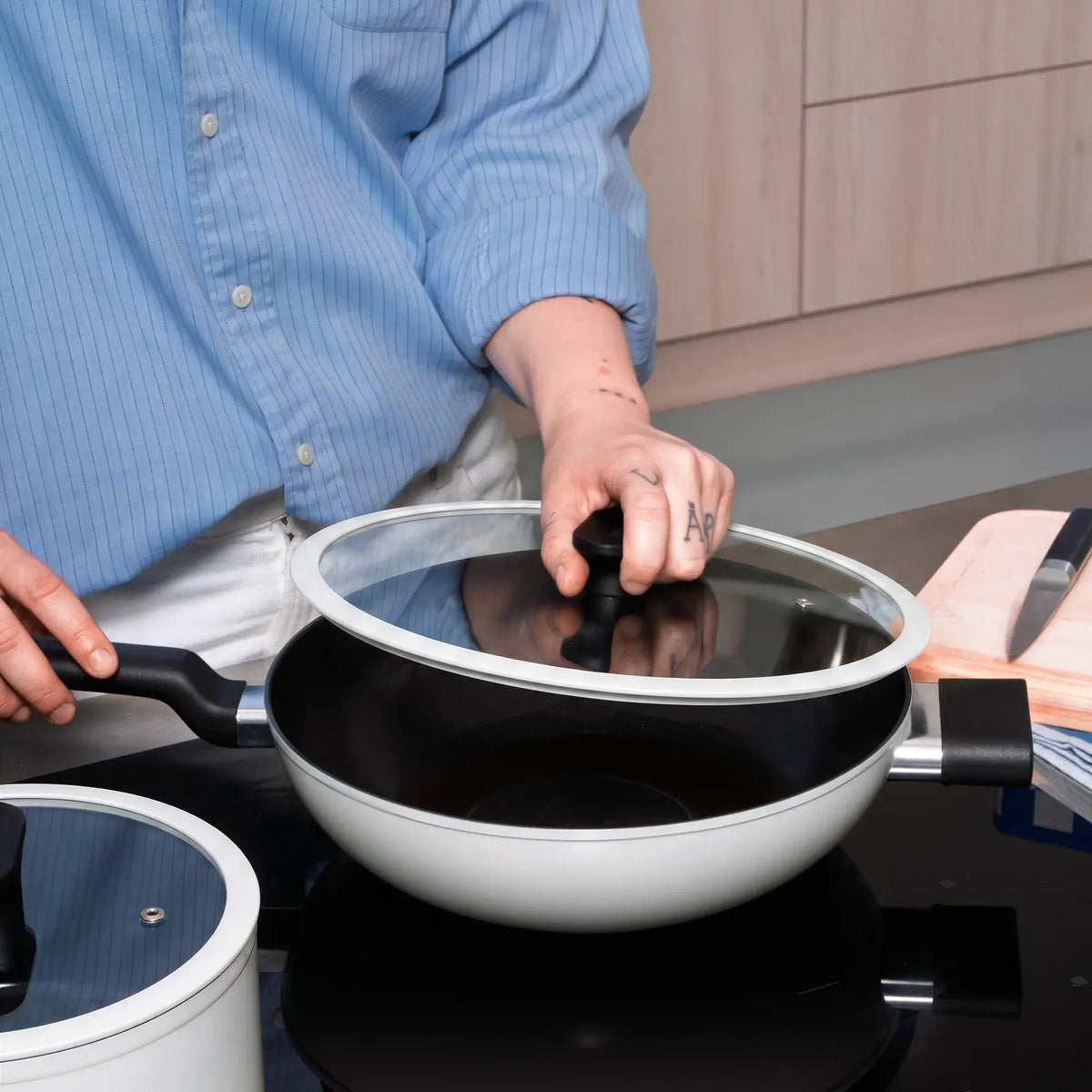 Wok panvica Meda 5.0 Economy, ø 28 cm - Nepriľnavá panvica s keramickým povrchom s pokrievkou, čierna