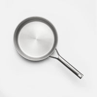 Hlboká panvica FABINI & Pohlreich 2.0, ø 24 cm (2,5 l) - Nerezová beznitová hlboká panvica z viacvrstvovej nerezovej ocele s pokrievkou