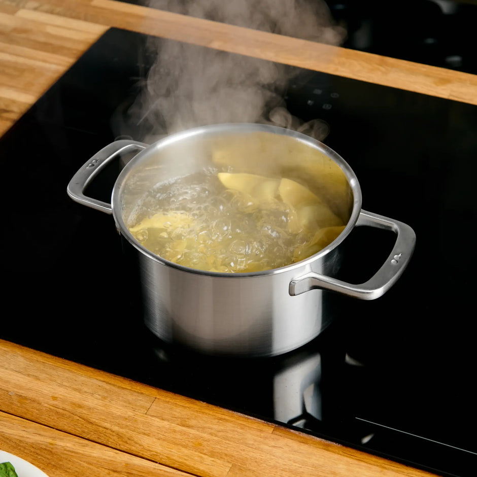 Hrniec Lucca 3.0, ø 20 cm (3 l) - Nerezový beznitový hrniec z viacvrstvovej nerezovej ocele s pokrievkou