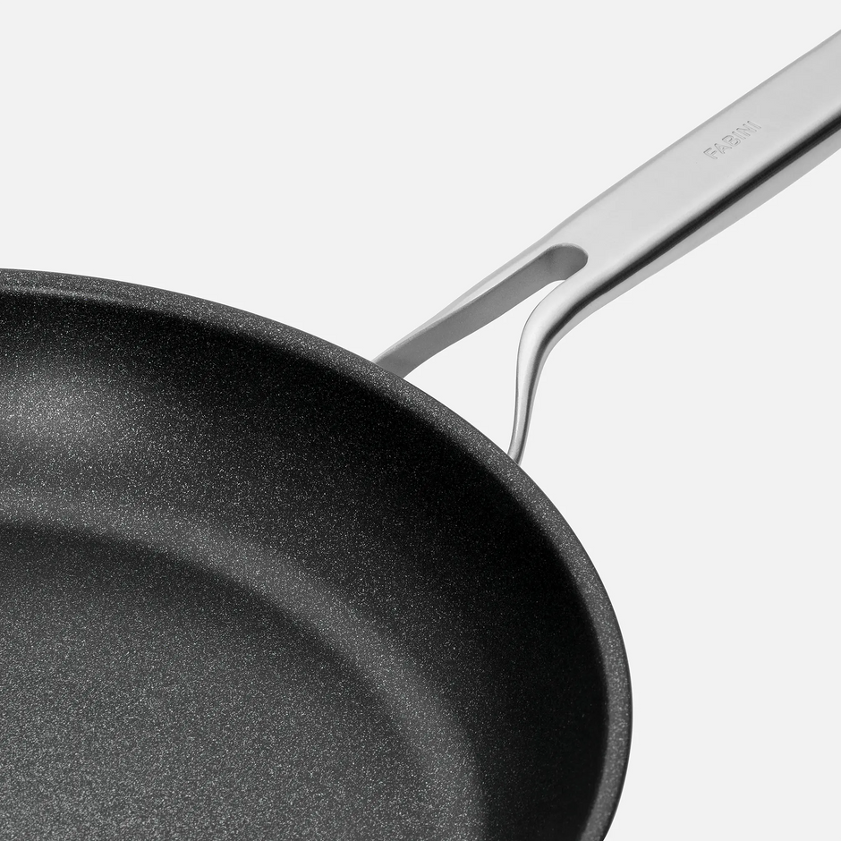 Panvica Lucca 3.0, ø 30 cm - Nepriľnavá nerezová beznitová panvica z viacvrstvovej nerezovej ocele bez pokrievky