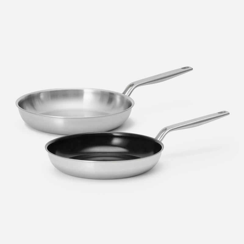Sada panvíc Lucca 4.0 Pro, ø 26 cm, 2 diely - Nerezová beznitová panvica z viacvrstvovej nerezovej ocele + nepriľnavá nerezová beznitová panvica s keramickým povrchom z viacvrstvovej nerezovej ocele
