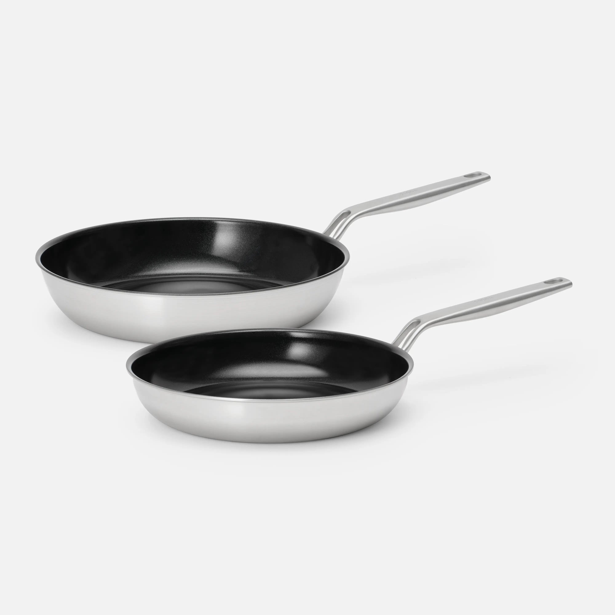 Sada panvíc Lucca 4.0 Pro, ø 26 cm + ø 30 cm, 2 diely - Nepriľnavé nerezové beznitové panvice s keramickým povrchom z viacvrstvovej nerezovej ocele
