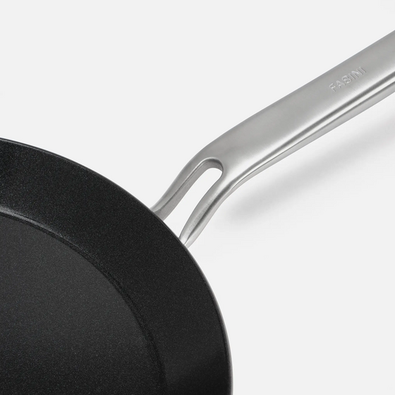 Palacinková panvica Lucca 4.0 Pro, ø 28 cm - Nepriľnavá nerezová beznitová panvica z viacvrstvovej nerezovej ocele s keramickým povrchom bez pokrievky