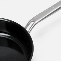 Hlboká panvica Lucca 4.0 Pro, ø 24 cm (2,5 l) - Nepriľnavá nerezová beznitová panvica z viacvrstvovej nerezovej ocele s keramickým povrchom s pokrievkou