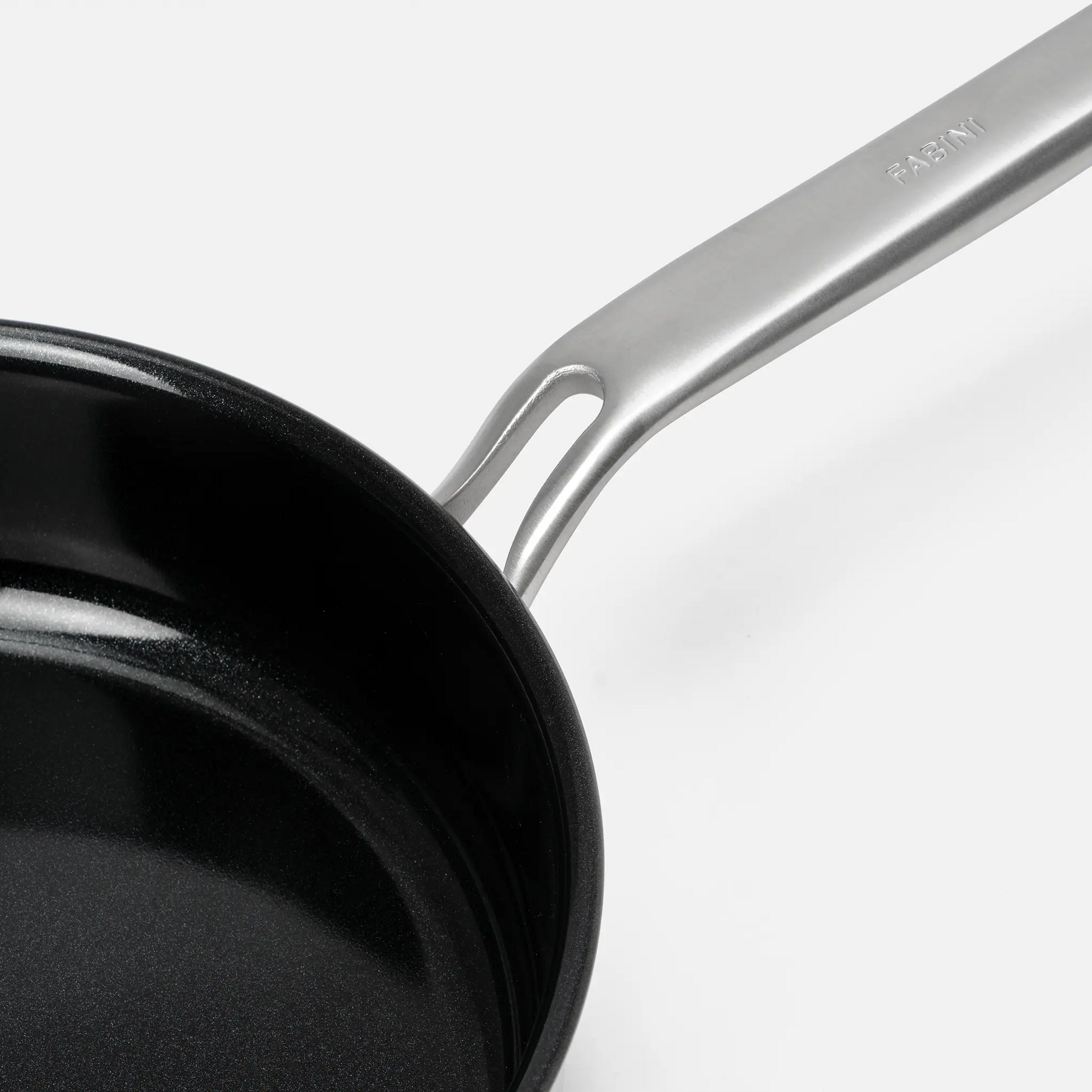 Hlboká panvica Lucca 4.0 Pro, ø 24 cm (2,5 l) - Nepriľnavá nerezová beznitová panvica z viacvrstvovej nerezovej ocele s keramickým povrchom s pokrievkou