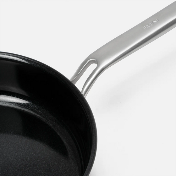 Hlboká panvica Lucca 4.0 Pro, ø 24 cm (2,5 l) - Nepriľnavá nerezová beznitová panvica z viacvrstvovej nerezovej ocele s keramickým povrchom s pokrievkou