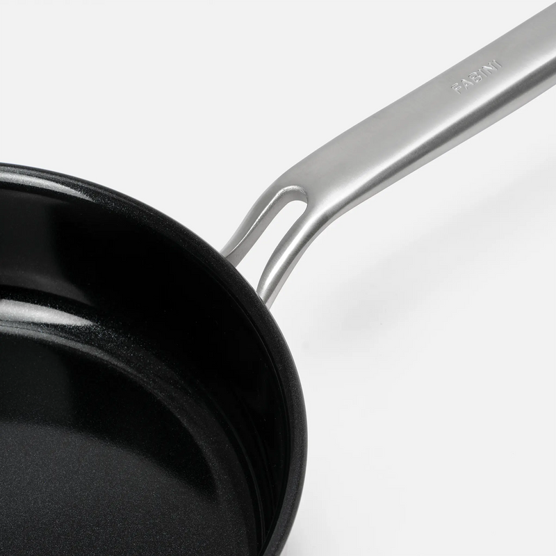 Hlboká panvica Lucca 4.0 Pro, ø 24 cm (2,5 l) - Nepriľnavá nerezová beznitová panvica z viacvrstvovej nerezovej ocele s keramickým povrchom s pokrievkou