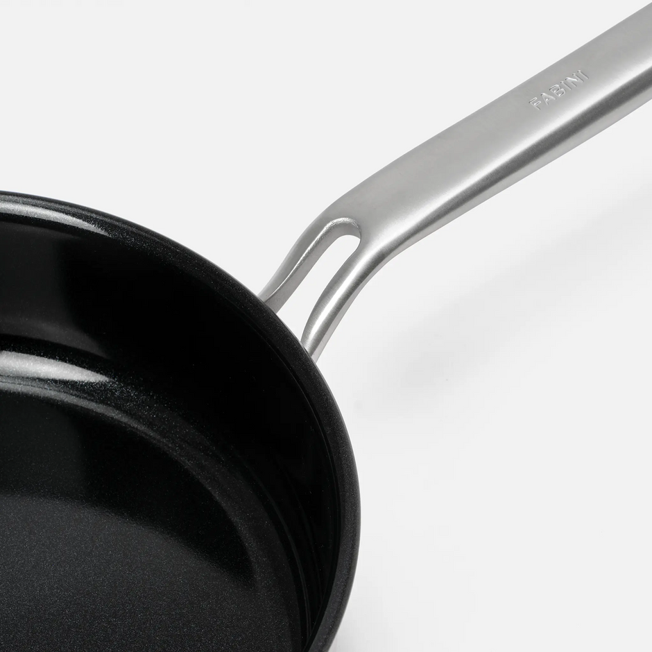 Hlboká panvica Lucca 4.0 Pro, ø 24 cm (2,5 l) - Nepriľnavá nerezová beznitová panvica z viacvrstvovej nerezovej ocele s keramickým povrchom s pokrievkou