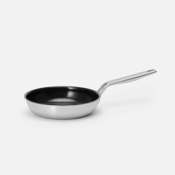 Panvica Lucca 4.0 Pro, ø 20 cm - Nepriľnavá nerezová beznitová panvica z viacvrstvovej nerezovej ocele s keramickým povrchom bez pokrievky