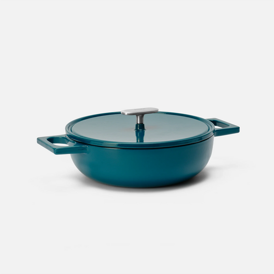 Tegame panvica Mattia 3.0, ø 26 cm - Smaltovaná liatinová panvica s pokrievkou, lesklá modrozelená