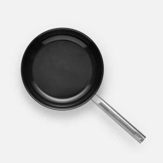 Panvica Lucca 4.0 Standard, ø 26 cm - Nepriľnavá nerezová beznitová panvica z viacvrstvovej nerezovej ocele s keramickým povrchom bez pokrievky