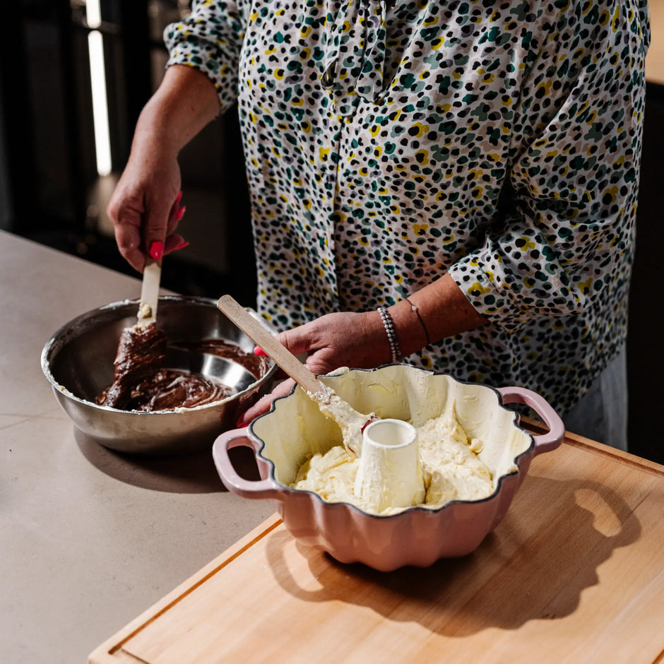 Forma na bábovku FABINI & Mirka van Gils, (3 l) - Smaltovaná liatinová forma na bábovku, pastelovo zelená
