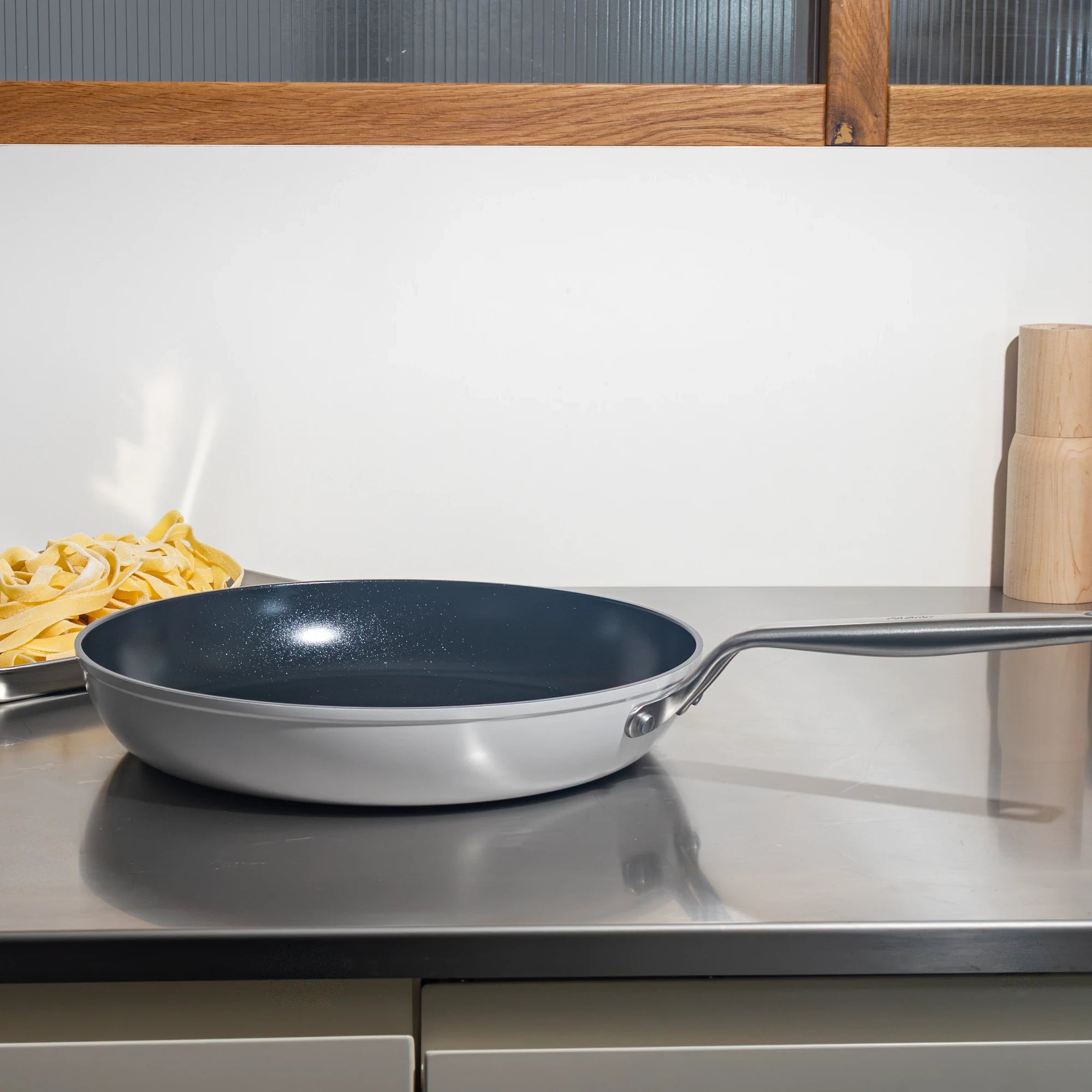 Sada panvíc Meda 4.0, ø 26 cm + ø 30 cm, 2 diely - Nepriľnavé panvice s keramickým povrchom, sivé