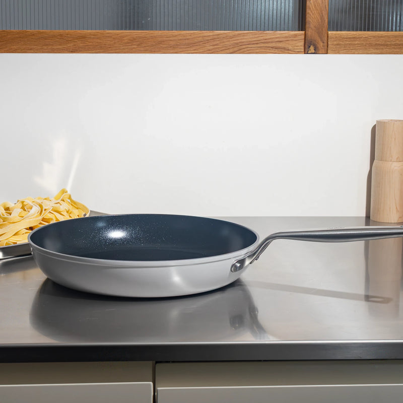Sada panvíc Meda 4.0, ø 26 cm + ø 30 cm, 2 diely - Nepriľnavé panvice s keramickým povrchom, sivé