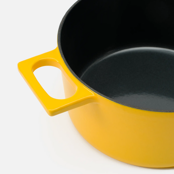 Kastról FABINI & Šimon Kán, ø 26 cm (5,5 l) - Smaltovaný liatinový kastról s pokrievkou, žltý