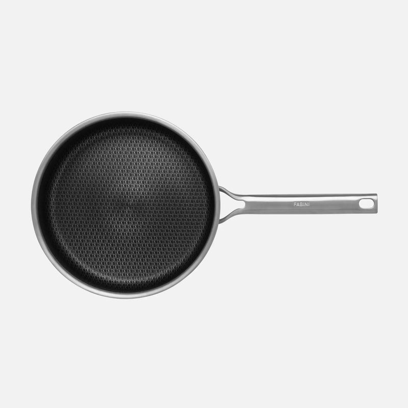 Sada panvíc FABINI & Těhotnej kuchař 2.0, ø 26 cm + ø 30 cm, 2 diely - Nerezové beznitové panvice s hybridným keramickým povrchom z viacvrstvovej nerezovej ocele