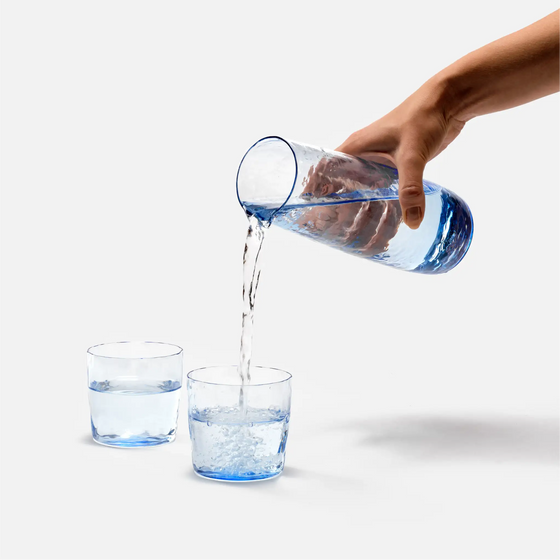 Sklenená karafa z fúkaného skla FABINI & Tomáš Kučera, 1 000 ml, modrá