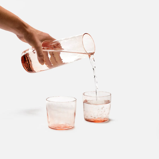 Súprava karafy a 2 pohárov z fúkaného skla FABINI & Tomáš Kučera, svetloružová