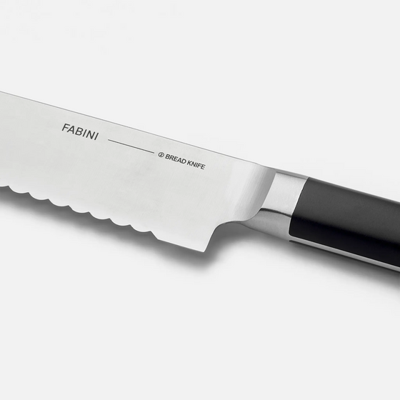 Nôž na pečivo z japonskej ocele 22 cm