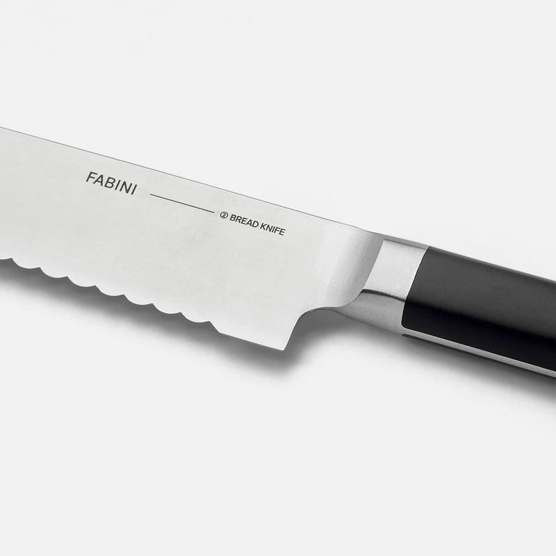 Nôž na pečivo z japonskej ocele 22 cm