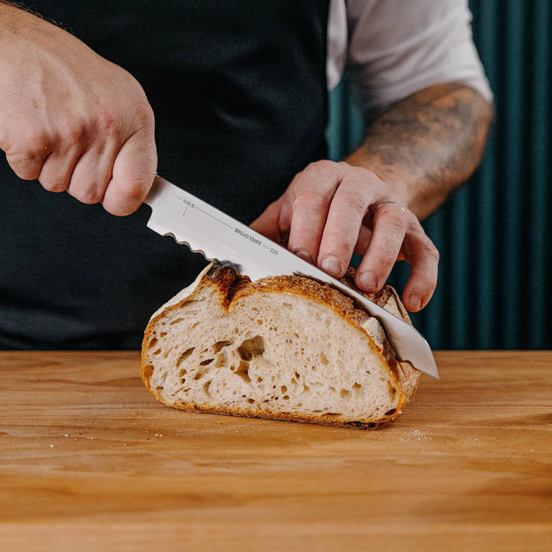 Nôž na pečivo z japonskej ocele 22 cm