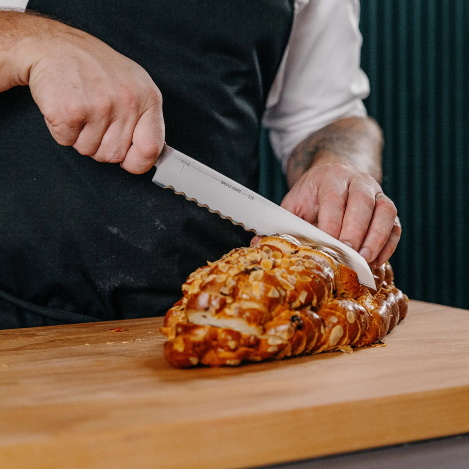 Nôž na pečivo z japonskej ocele 22 cm