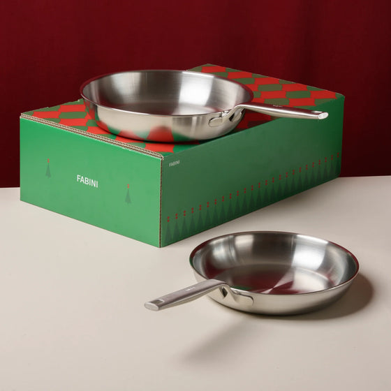 Sada panvíc Lucca 4.0 Pro, ø 26 cm + ø 30 cm, 2 diely, darčekové balenie - Nerezové beznitové panvice z viacvrstvovej nerezovej ocele