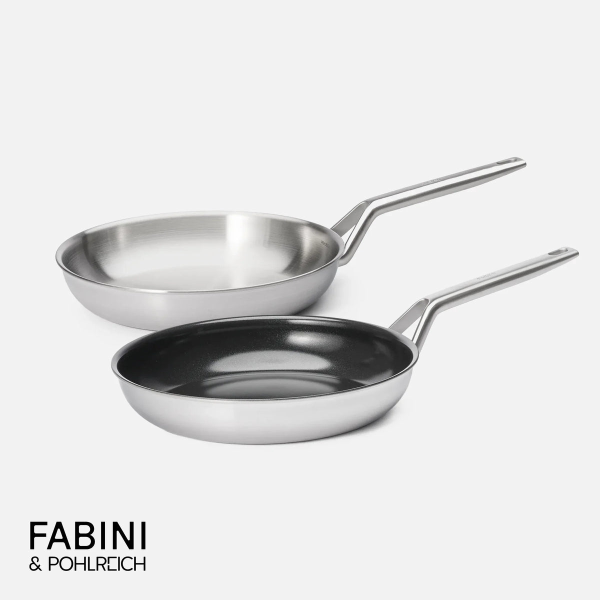 Sada panvíc FABINI & Pohlreich 2.0, ø 26 cm, 2 diely - Nerezová beznitová panvica z viacvrstvovej nerezovej ocele + nepriľnavá nerezová beznitová panvica s keramickým povrchom z viacvrstvovej nerezovej ocele