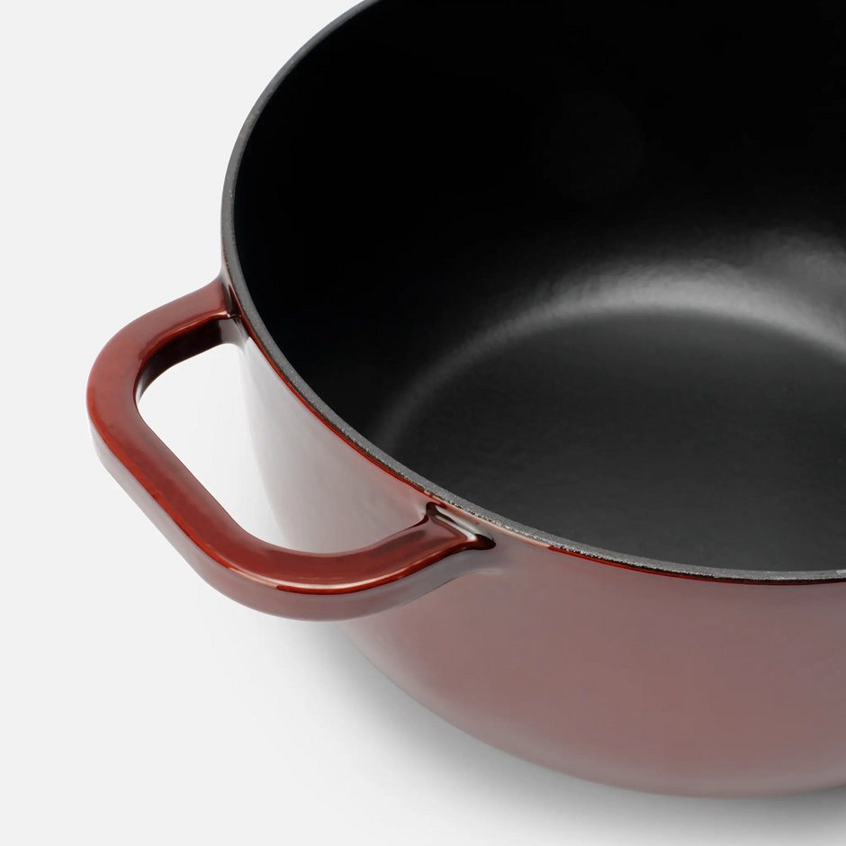 Kastról FABINI & Pohlreich, ø 26 cm (5,2 l) - Smaltovaný liatinový kastról s nahrievacou pokrievkou, vínovo červený