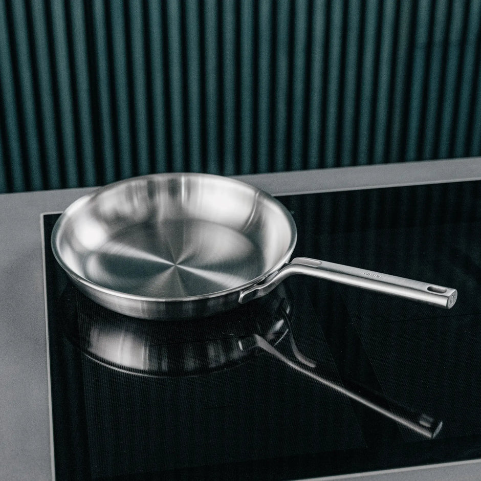 Panvica FABINI & Pohlreich, ø 26 cm - Nerezová beznitová panvica z päťvrstvovej nerezovej ocele bez pokrievky