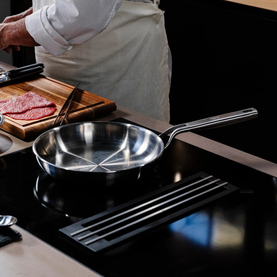 Panvica FABINI & Pohlreich, ø 26 cm - Nerezová beznitová panvica z päťvrstvovej nerezovej ocele bez pokrievky