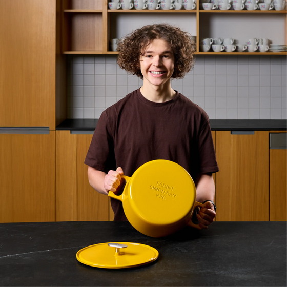 Kastról FABINI & Šimon Kán, ø 26 cm (5,5 l) - Smaltovaný liatinový kastról s pokrievkou, žltý