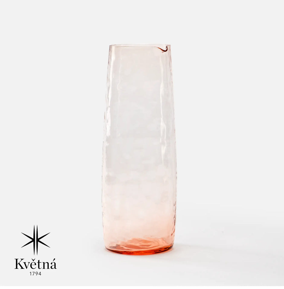 Sklenená karafa z fúkaného skla FABINI & Tomáš Kučera, 1 000 ml, svetloružová